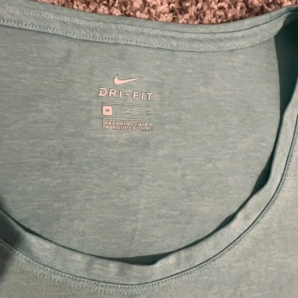 4 (four) size M Nike dri-fit tshirts - Picture 9 of 9